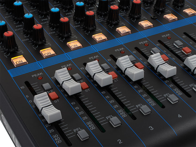 Mixer de áudio Yamaha - MG12