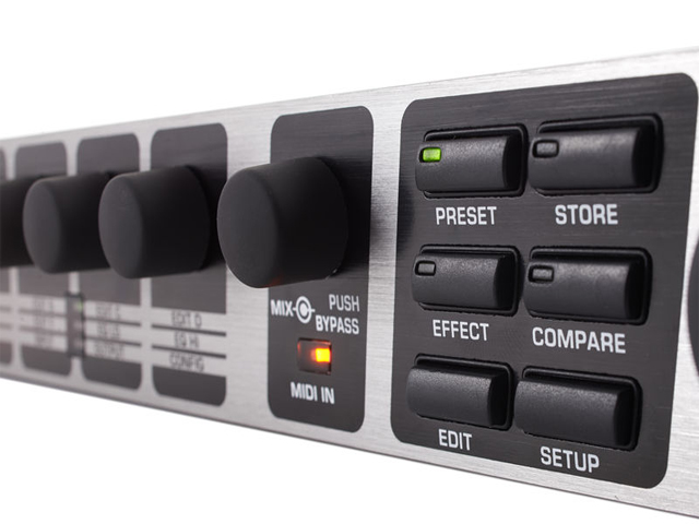 Processador de Efeitos - Behringer - FX 2000 3D