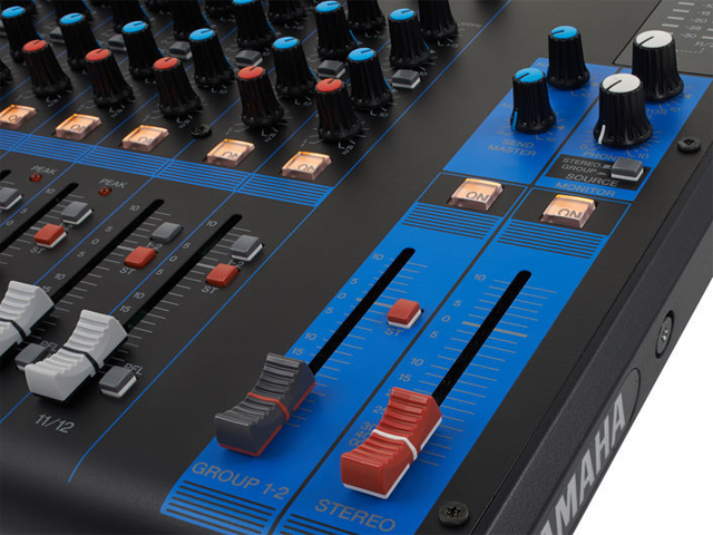 Mixer de áudio Yamaha - MG12